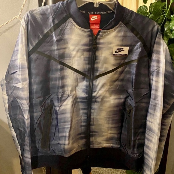 Nike Jacket - Picture 1 of 4